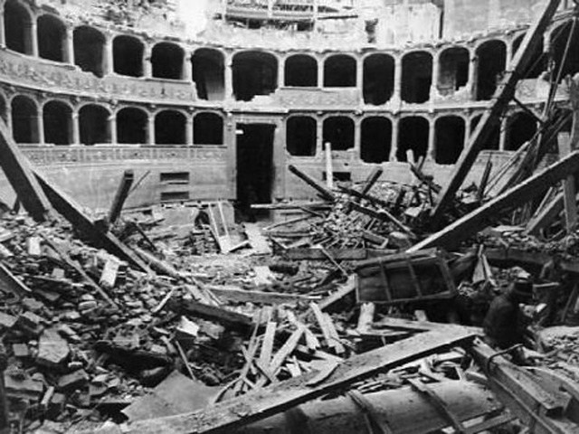 Il Teatro del Corso distrutto dal bombardamento del 29 gennaio 1944