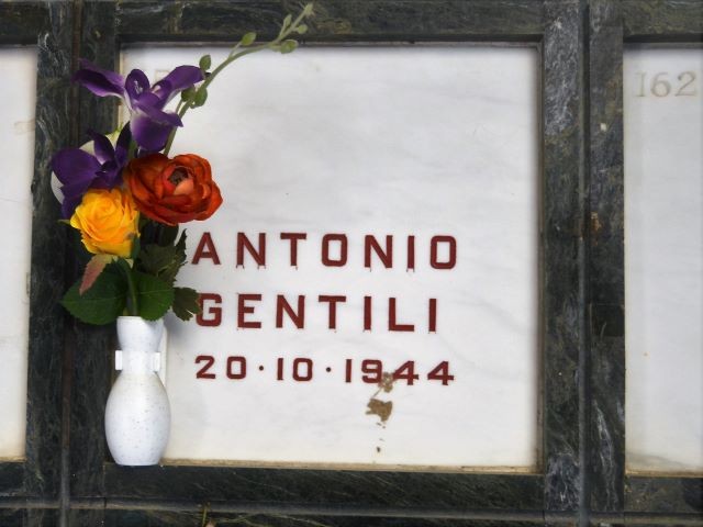 Tomba di Antonio Gentili nel Monumento Ossario dei Partigiani - Cimitero della Certosa (BO)