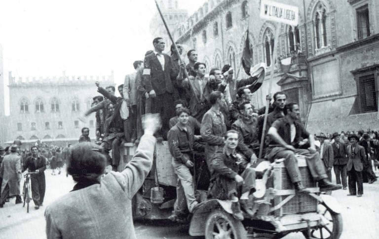 Piazza Maggiore 21 aprile 1945