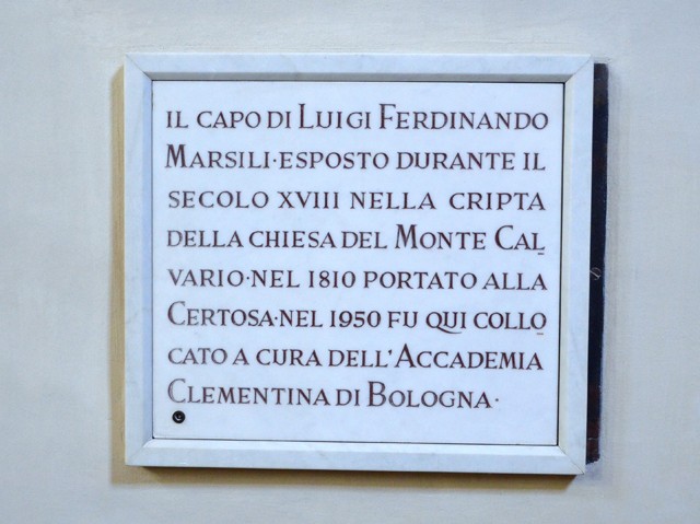 La lapide ricorda la traslazione del capo di L.F. Marsili dalla Certosa - Basilica di San Domenico (BO) - Monumento Marsili