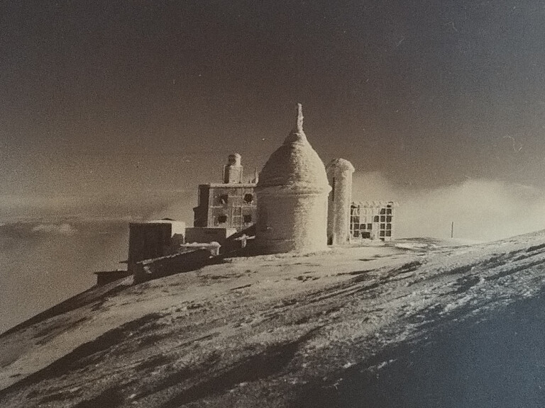 L'Osservatorio e la chiesetta del Cimone