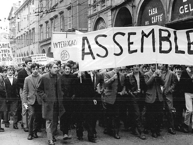 Corteo di studenti bolognesi nel 1968 - Fonte:  La Torinese 1888