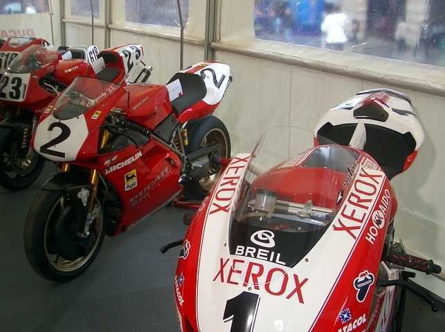 Alcune moto Ducati da corsa in esposizione
