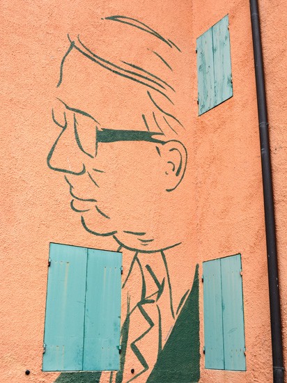 Enzo Biagi sul muro del Centro documentale a lui intitolato nella natia Pianaccio - Lizzano in Belvedere (BO)