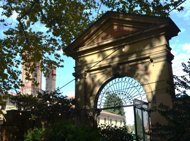 Il giardino della Cavallerizza e i campanili di San Francesco
