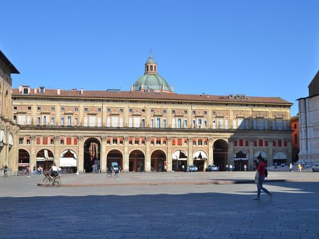 Palazzo dei Banchi - piazza Maggiore