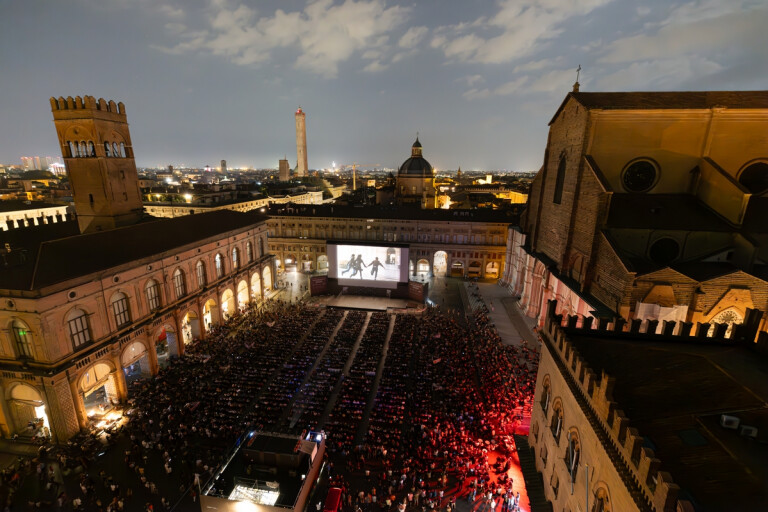 tn Bologna Piazza Maggiore 07