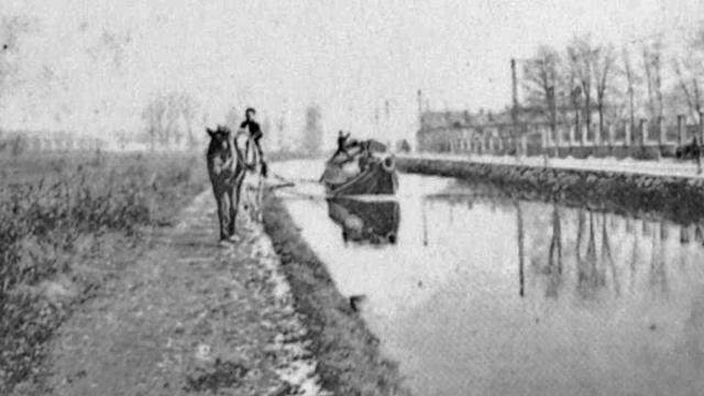 Navigazione sul canale Navile in una foto d'epoca