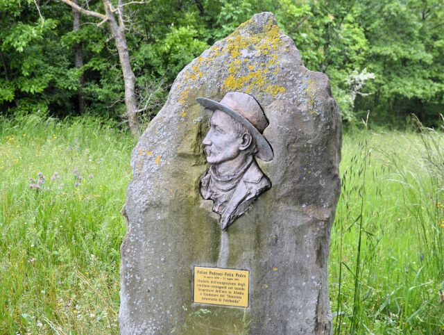 Monumento al cercatore d'oro Felice Pedroni