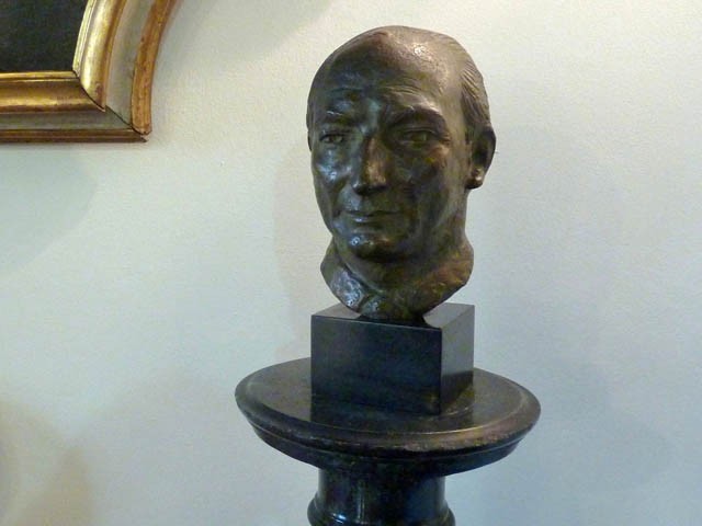 Busto di Francesco Molinari Pradelli 