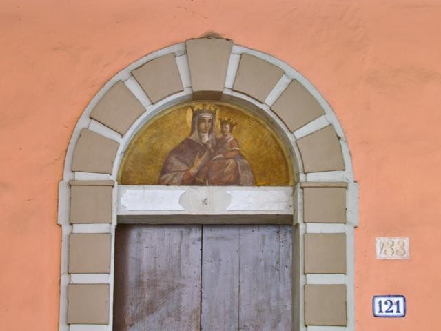 Chiesa di San Giuliano - ingresso alla canonica - particolare