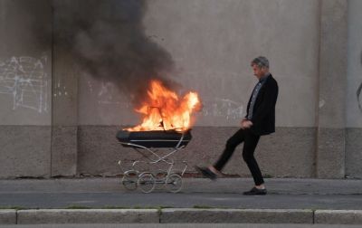 maurizio_cattelanberightsback.jpg