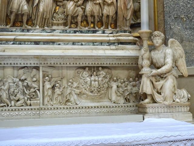 Basilica di San Domenico (BO) - Arca del Santo - particolare - l'angelo di Michelangelo