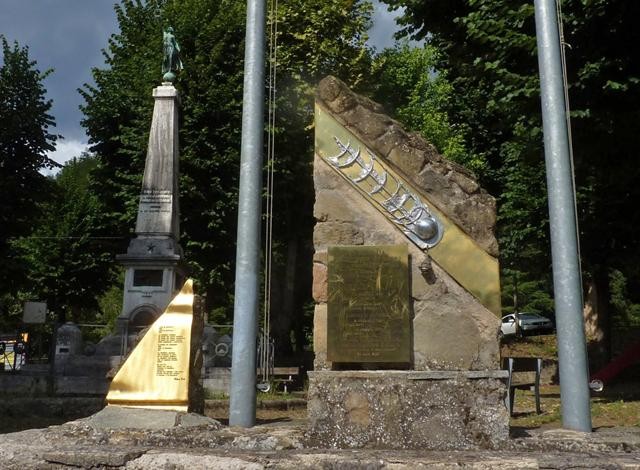 Piteccio (PT) - Monumento ai caduti della Grande Guerra e monumento alle vittime del lavoro sulla Ferrovia Porrettana