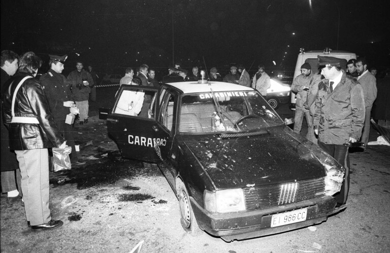 copertina di Uno Bianca. Bianco e nero