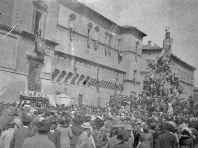 I funerali di Giovanni Pascoli a Bologna 