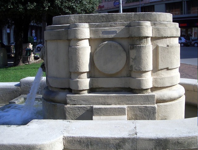 Fontana di piazza dei Martiri - particolare