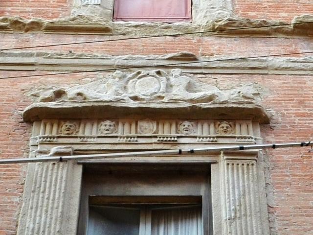 Palazzo Orsi - finestra - particolare