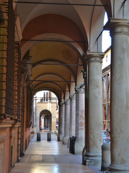 Palazzo Malvasia - portico