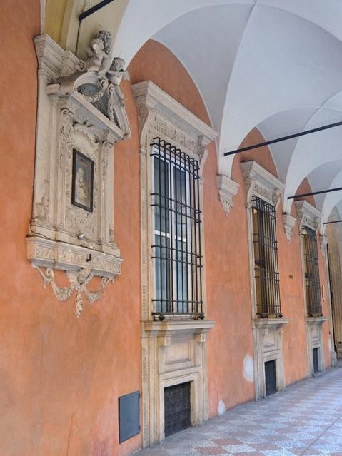 Palazzo Zagnoni poi Spada - portico