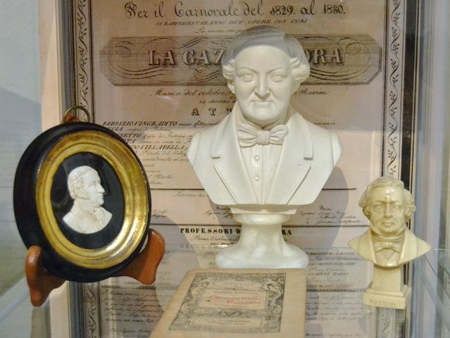 Busti e medaglie raffiguranti G. Rossini 
