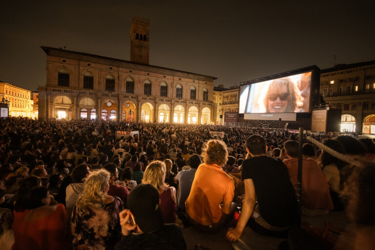 tn Bologna Piazza Maggiore 03