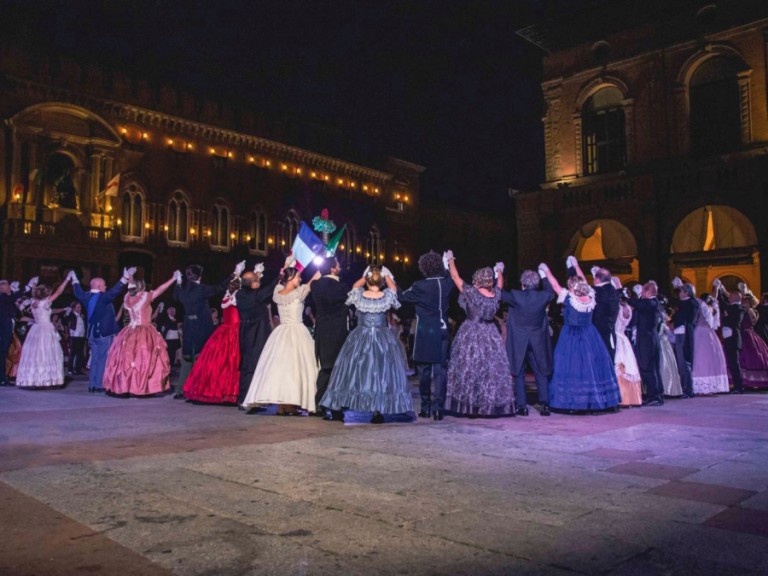 copertina di In Piazza a festeggiare!