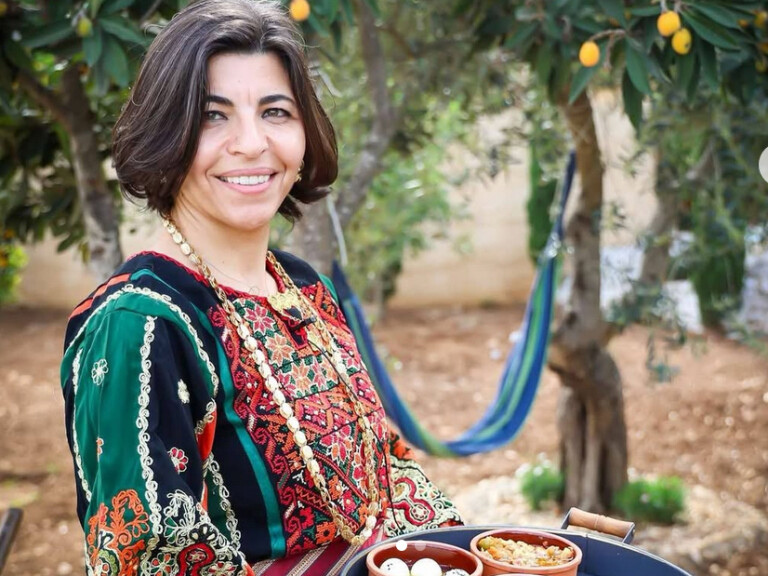 copertina di Invito a cena con Fidaa Abuhamdiya
