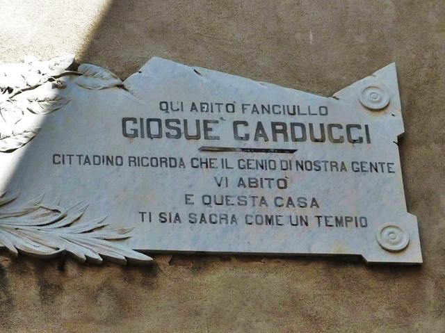 Lapide sulla casa abitata da Carducci 