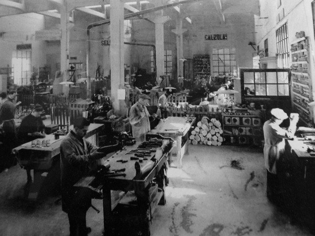 Officina protesi dell'Istituto Rizzoli durante la grande guerra