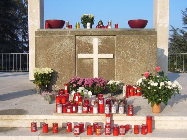 Cimitero dei Polacchi - altare