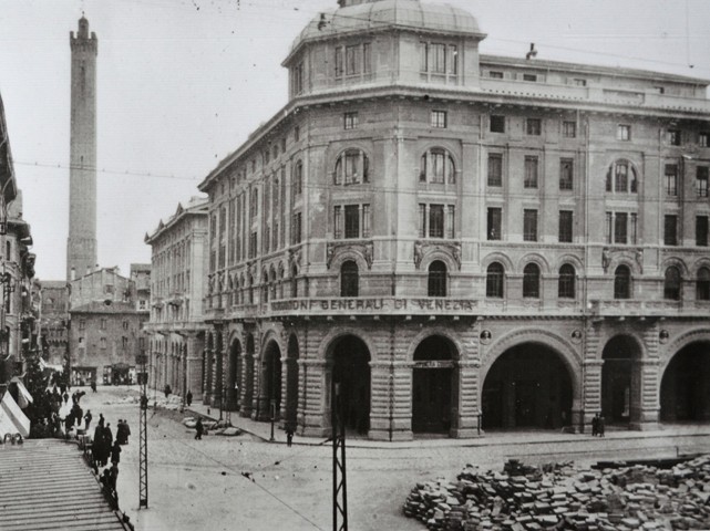 Palazzo Ronzani al termine dei lavori nel 1915 