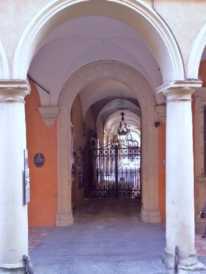 Palazzo Zagnoni poi Spada - portone