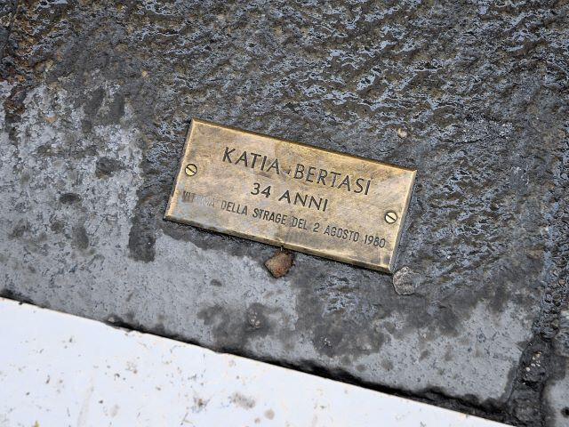 Targa ricordo di Katia Bertasi