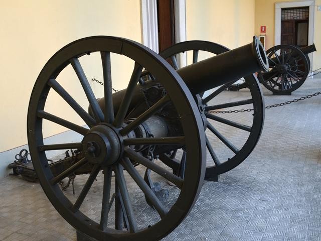 Cannoni all'ingresso del museo di San Martino della Battaglia 
