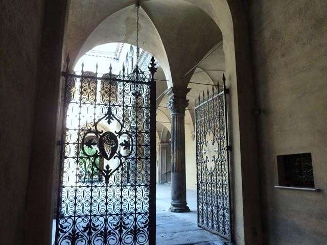 Palazzo Bevilacqua - ingresso