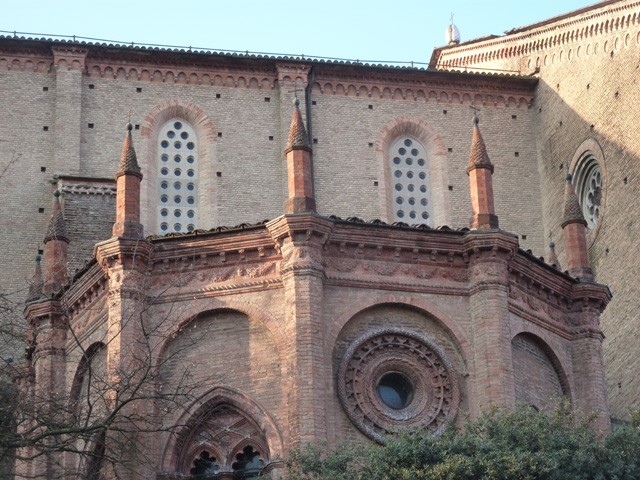 Una delle cappelle laterali di San Francesco (BO)