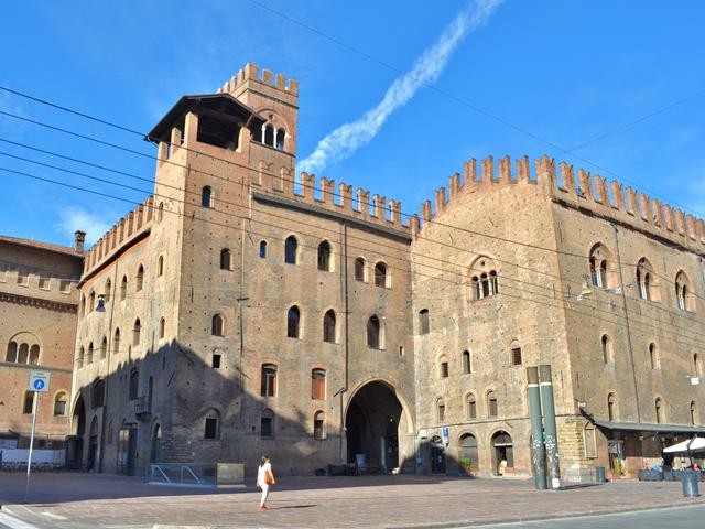 Palazzo Re Enzo - via Rizzoli - Palazzo del Capitano del Popolo
