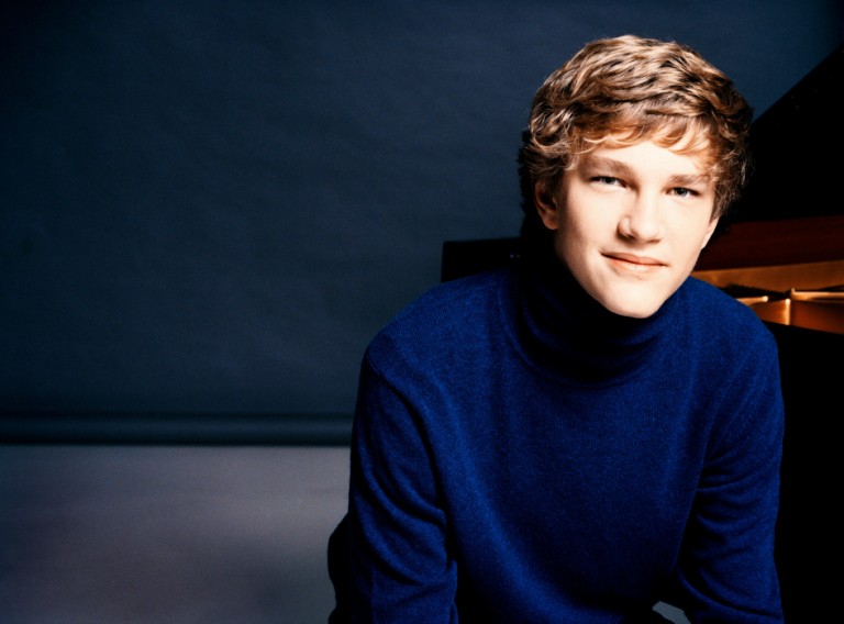 Jan Lisiecki (Credit-Mathias Bothor-DG)2012.jpg