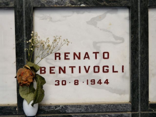 Tomba di Renato Bentivogli nel Monumento Ossario dei Partigiani - Cimitero della Certosa (BO)