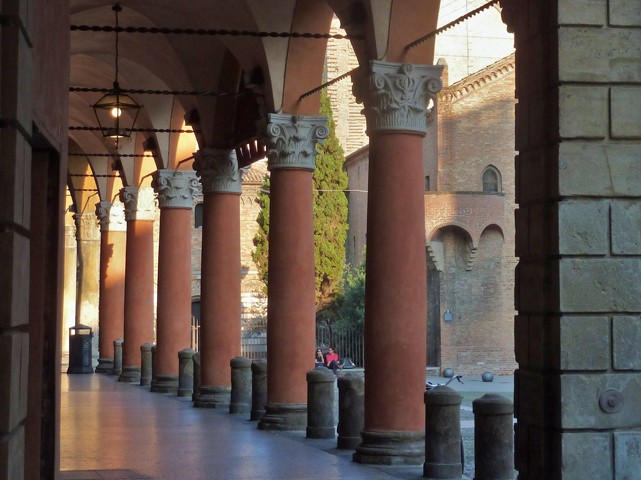 Palazzo Bolognini poi Isolani - portico