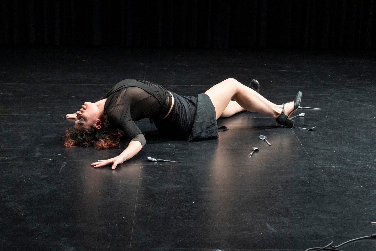 Brunella Sabatino | Chella ca guarda n'terra