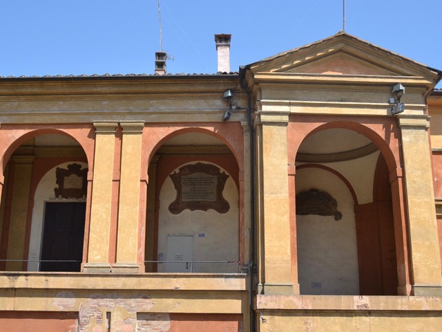 Portico di San Luca - inizio del tratto collinare - chiesina di Santa Sofia