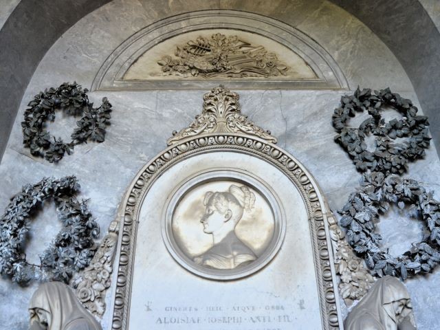 Monumento funerario di Luigia Anti