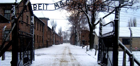 Il presente di Auschwitz.jpg