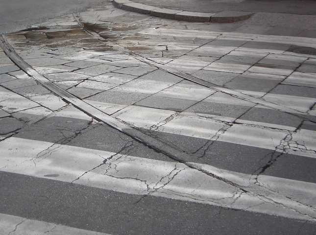 Uno dei pochi tratti di rotaia del tram rimasti 