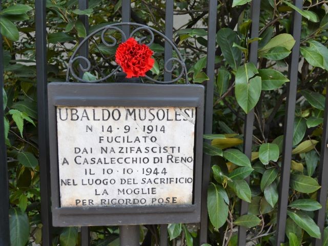 Lapide a ricordo di Ubaldo Musolesi al Cavalcavia di Casalecchio di Reno (BO)