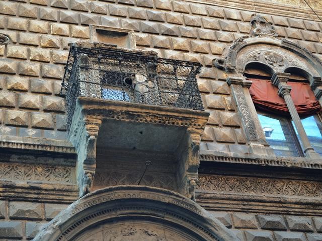 Palazzo Bevilacqua - facciata - part.