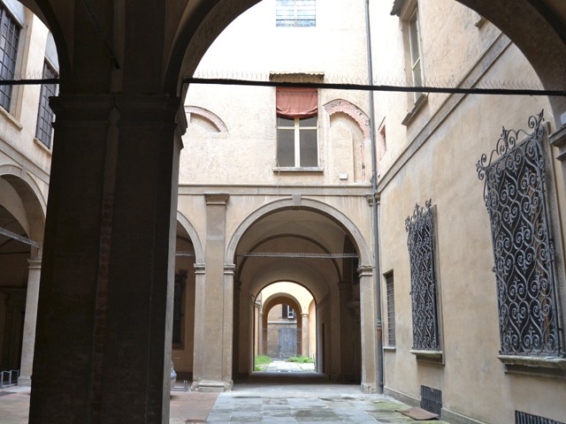 Palazzo Dall'Armi poi Marescalchi - cortile