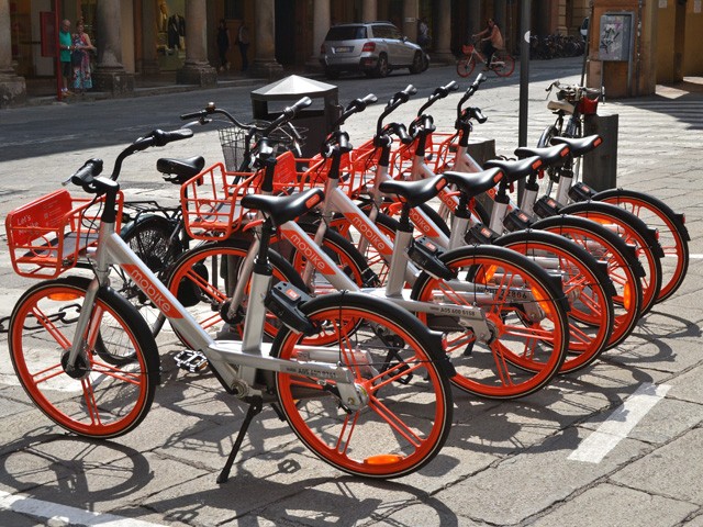 Biciclette Mobike nel centro di Bologna